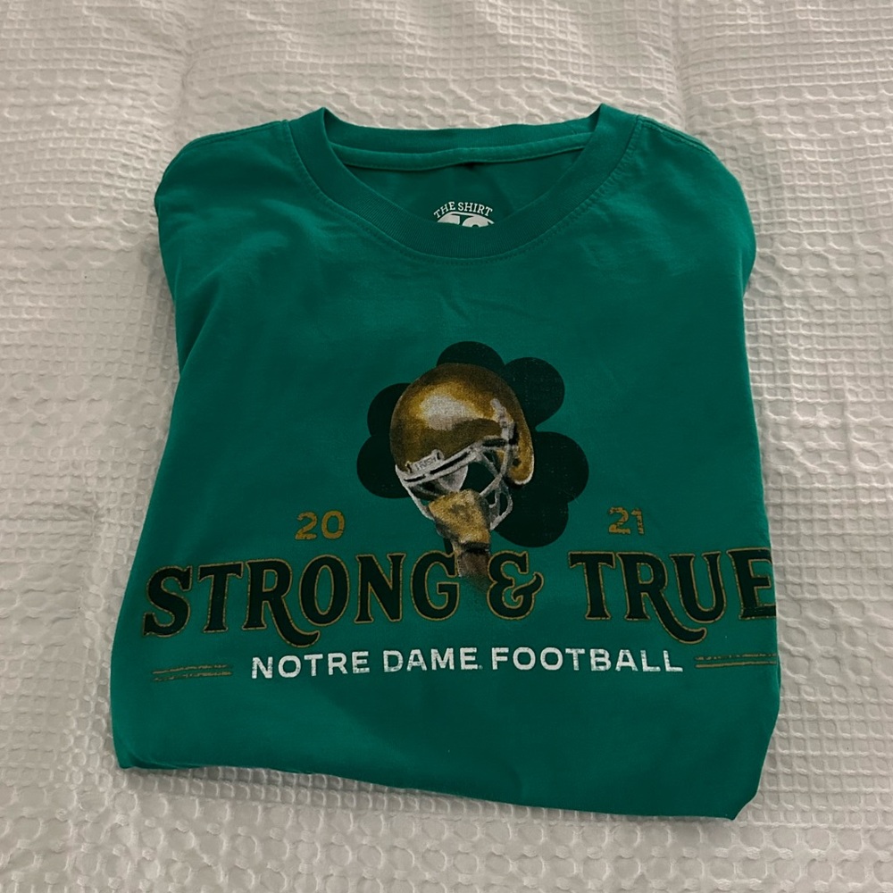 Notre Dame 2021 Unisex Football T-shirt in size Medium (color green)